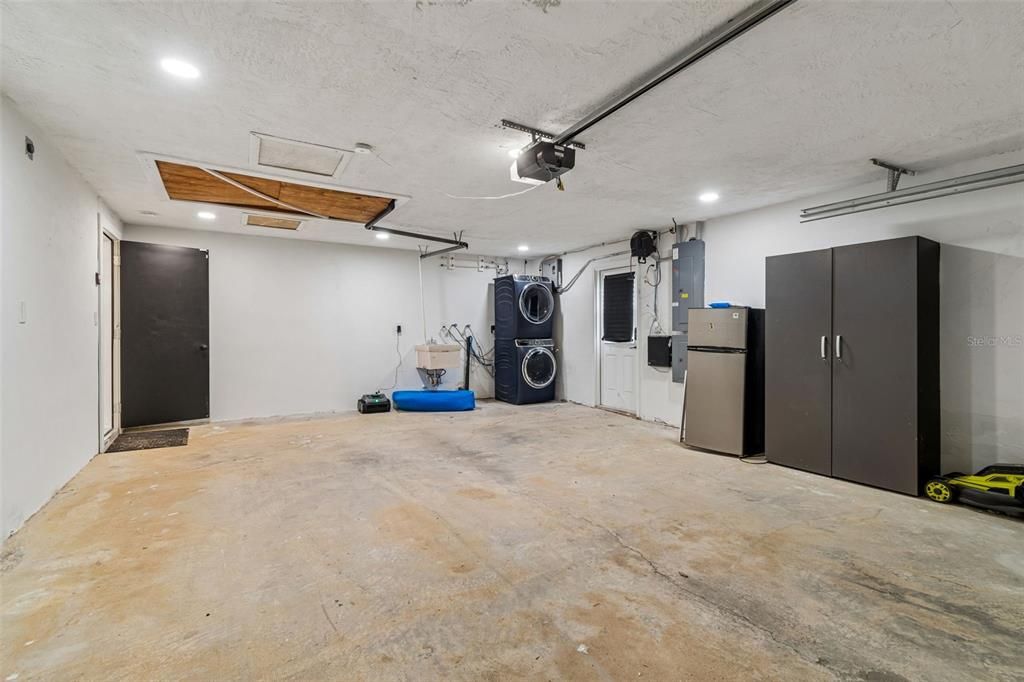 Active With Contract: $459,900 (4 beds, 3 baths, 1761 Square Feet)