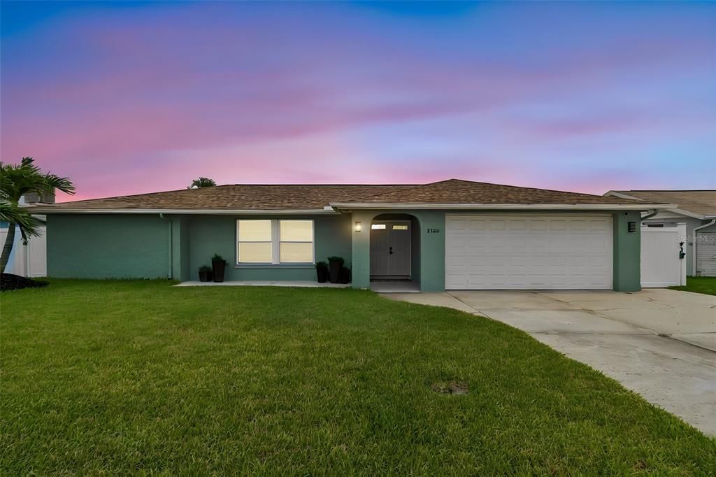 Active With Contract: $459,900 (4 beds, 3 baths, 1761 Square Feet)