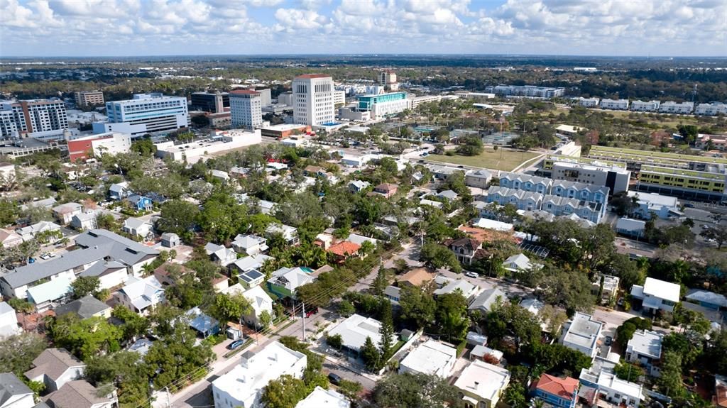 На продажу: $1,300,000 (4 спален, 0 ванн, 1670 Квадратных фут)