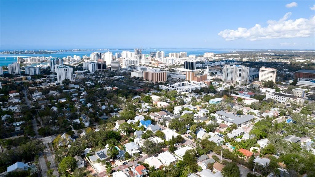 На продажу: $1,300,000 (4 спален, 0 ванн, 1670 Квадратных фут)