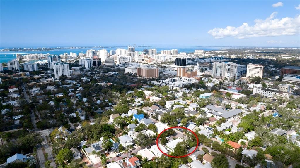 На продажу: $1,300,000 (4 спален, 0 ванн, 1670 Квадратных фут)