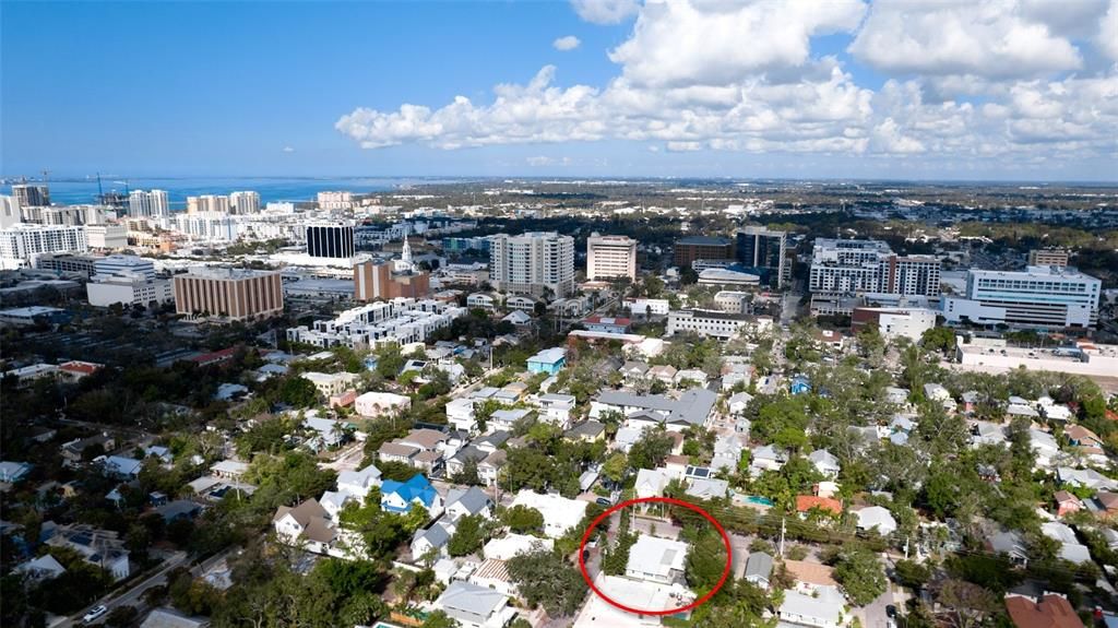 На продажу: $1,300,000 (4 спален, 0 ванн, 1670 Квадратных фут)