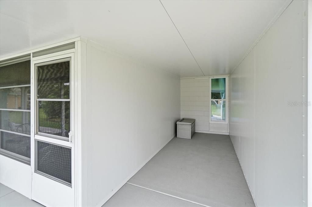 For Sale: $110,000 (1 beds, 1 baths, 648 Square Feet)