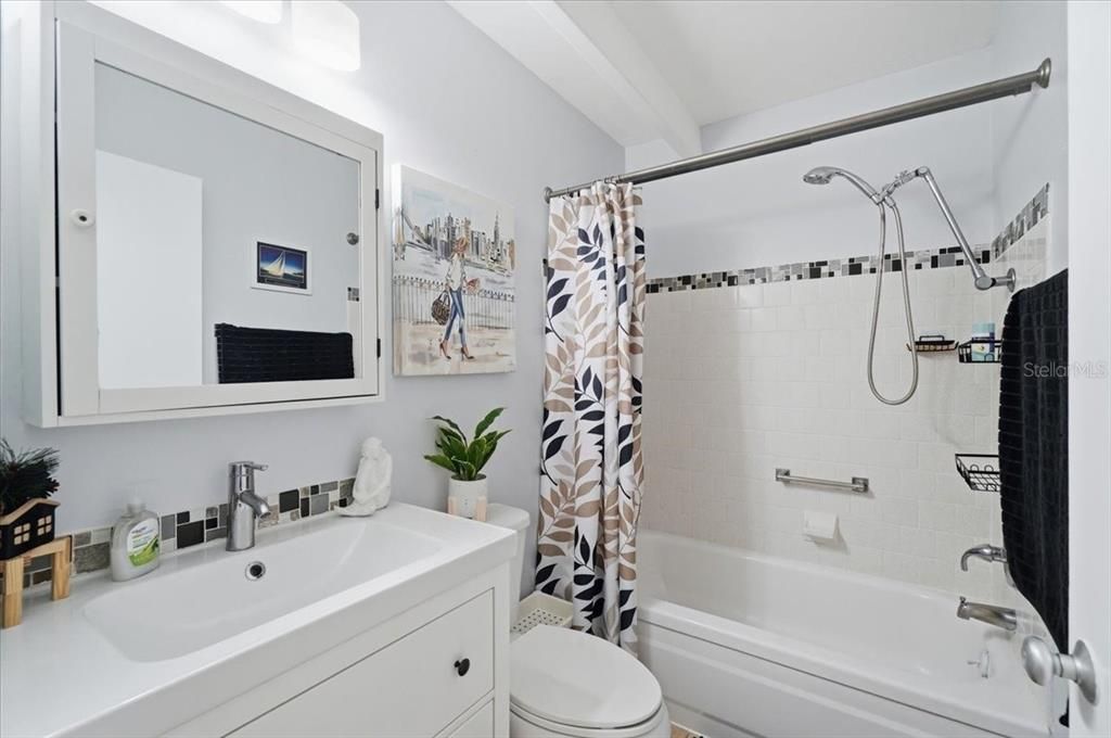 For Sale: $110,000 (1 beds, 1 baths, 648 Square Feet)