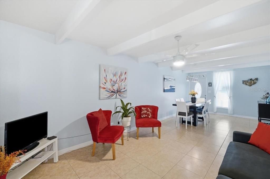 For Sale: $110,000 (1 beds, 1 baths, 648 Square Feet)