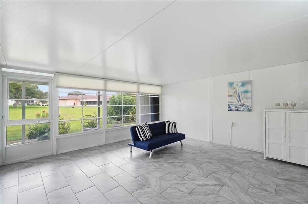 For Sale: $110,000 (1 beds, 1 baths, 648 Square Feet)