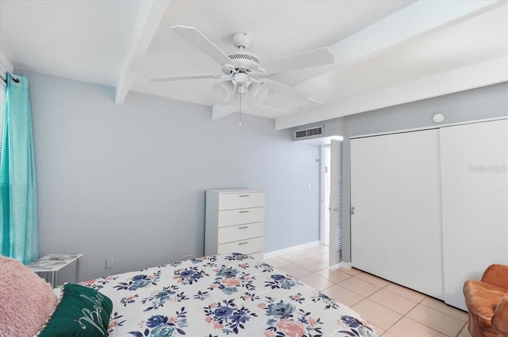For Sale: $110,000 (1 beds, 1 baths, 648 Square Feet)