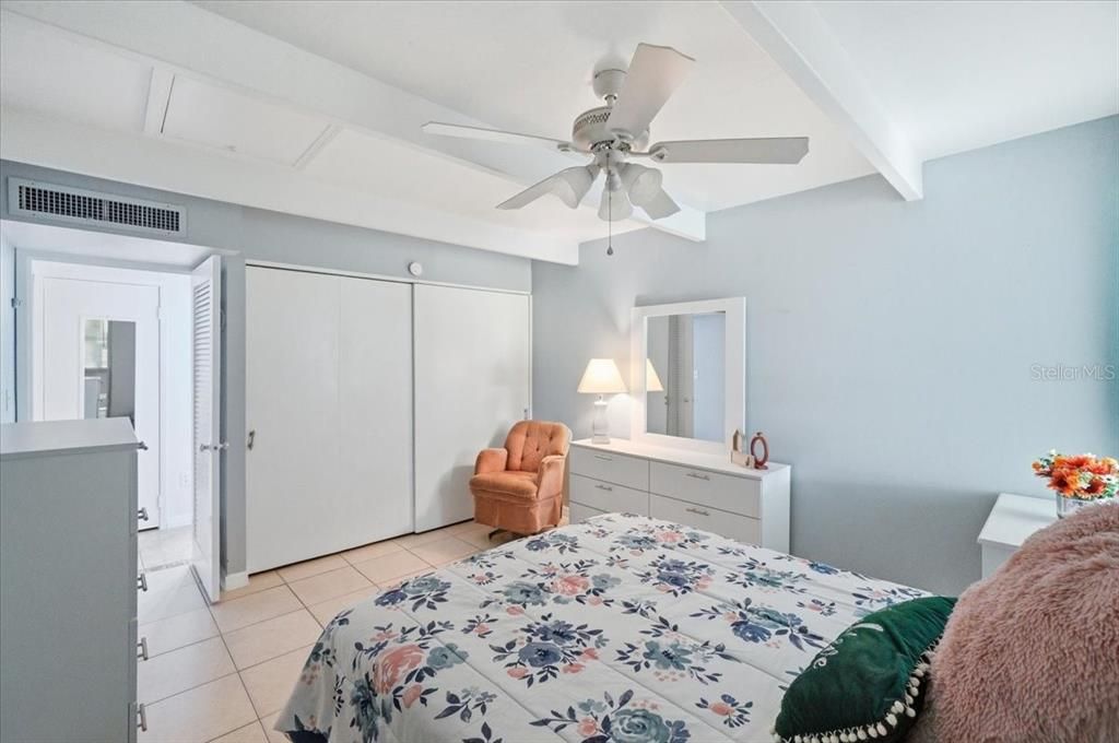 For Sale: $110,000 (1 beds, 1 baths, 648 Square Feet)