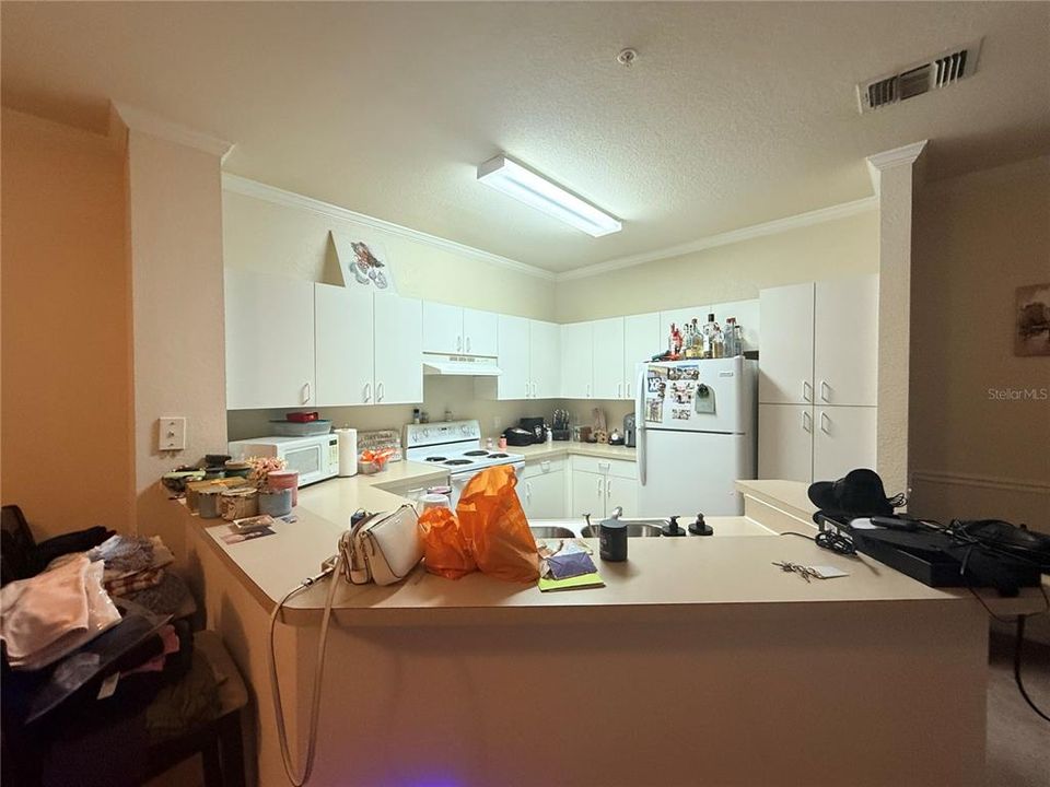 For Sale: $140,000 (1 beds, 1 baths, 782 Square Feet)