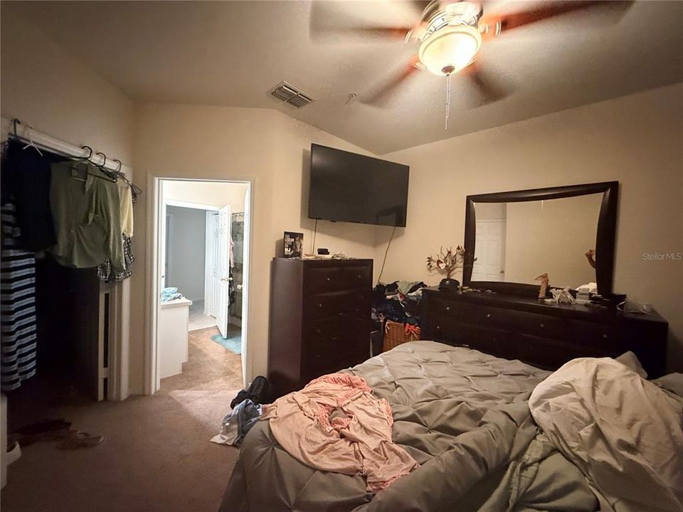 For Sale: $140,000 (1 beds, 1 baths, 782 Square Feet)