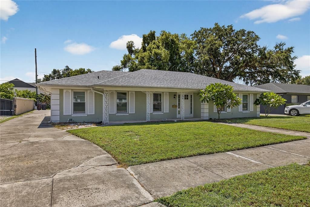 For Sale: $599,900 (4 beds, 2 baths, 2367 Square Feet)