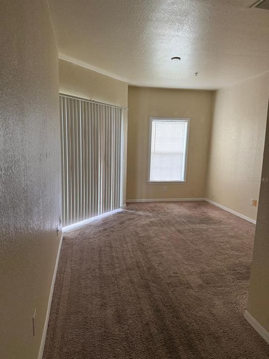 For Rent: $1,300 (1 beds, 1 baths, 850 Square Feet)