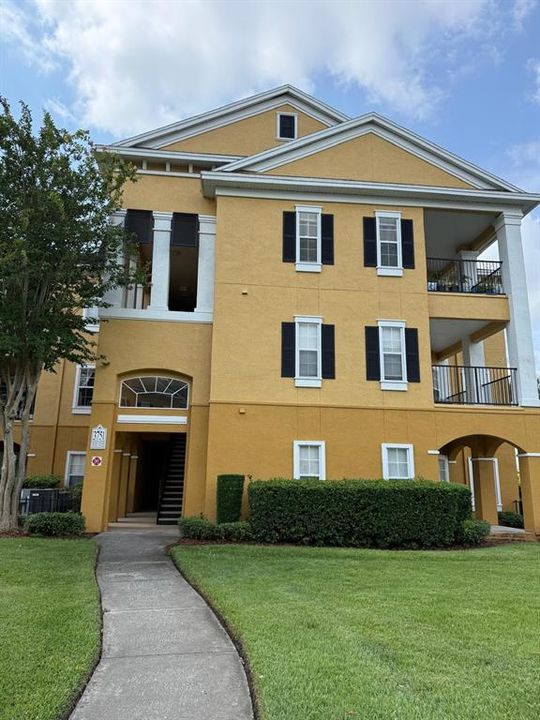 For Rent: $1,300 (1 beds, 1 baths, 850 Square Feet)