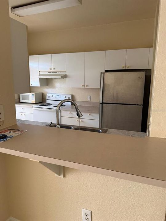 For Rent: $1,300 (1 beds, 1 baths, 850 Square Feet)