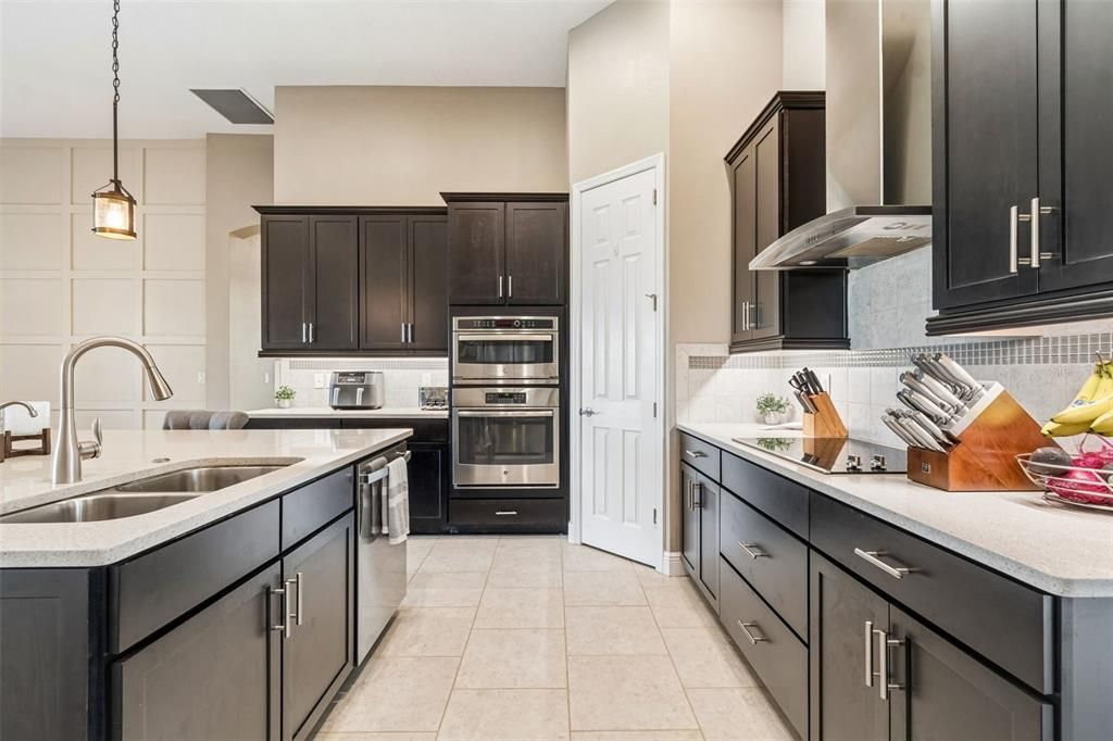 For Sale: $750,000 (4 beds, 3 baths, 3318 Square Feet)