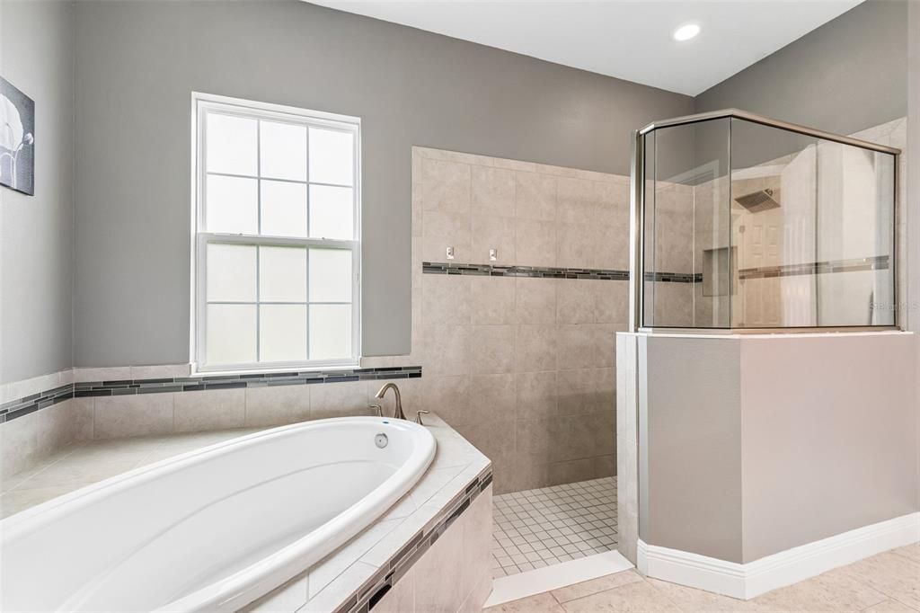 For Sale: $750,000 (4 beds, 3 baths, 3318 Square Feet)