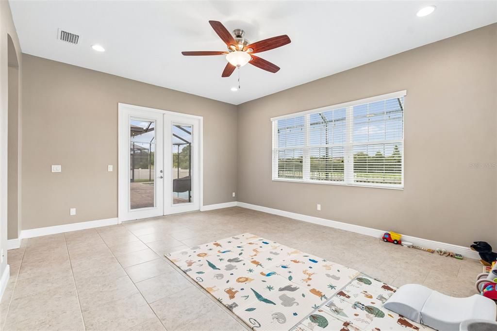 For Sale: $750,000 (4 beds, 3 baths, 3318 Square Feet)