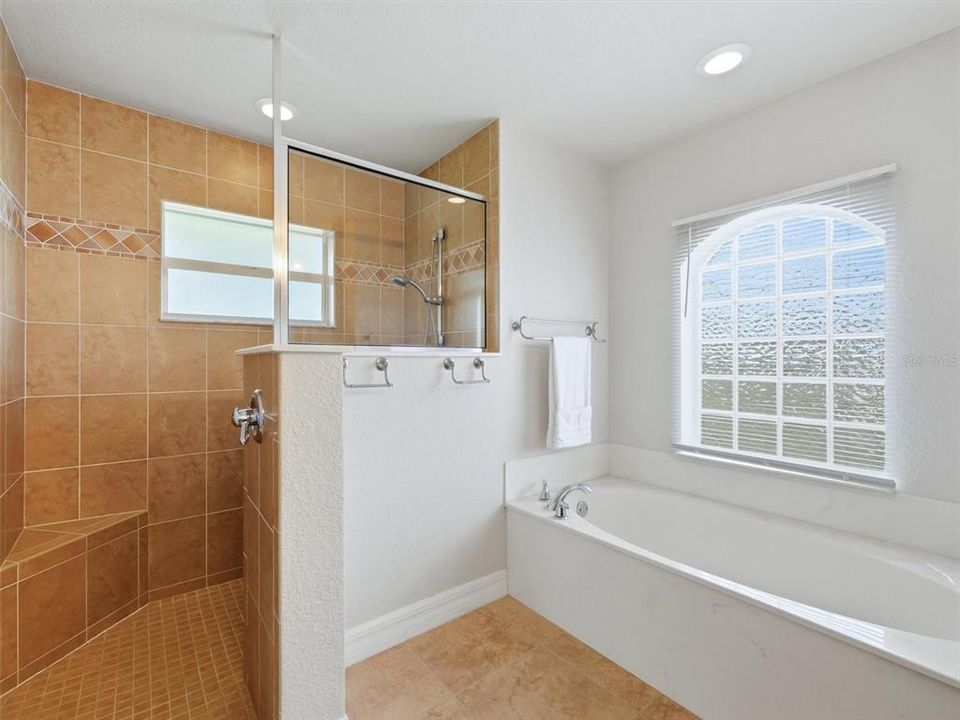 For Sale: $470,000 (3 beds, 2 baths, 1982 Square Feet)