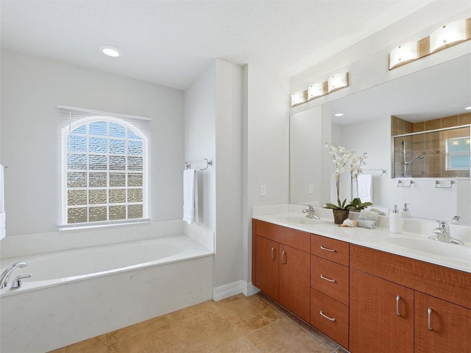 For Sale: $470,000 (3 beds, 2 baths, 1982 Square Feet)