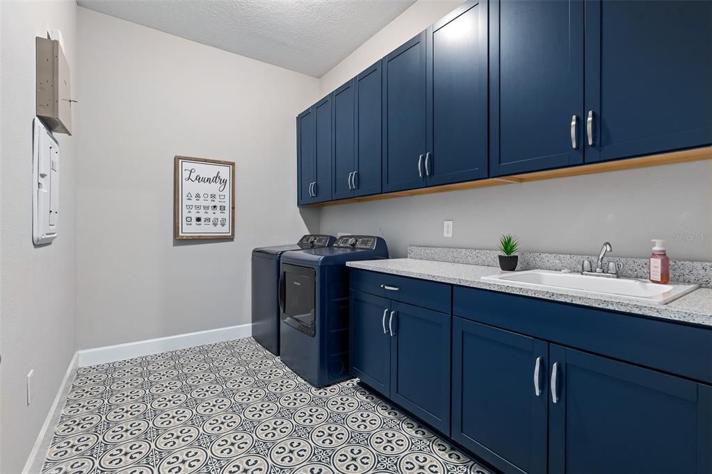 For Sale: $659,000 (4 beds, 2 baths, 3079 Square Feet)