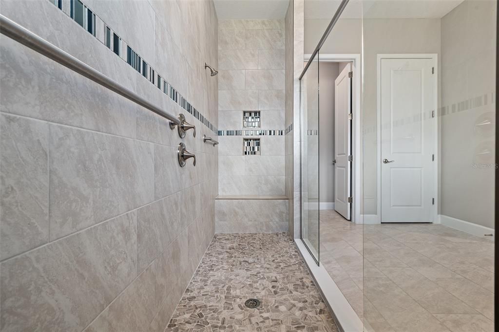 For Sale: $659,000 (4 beds, 2 baths, 3079 Square Feet)