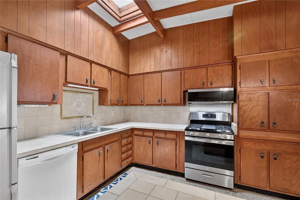 For Sale: $489,900 (4 beds, 3 baths, 2417 Square Feet)
