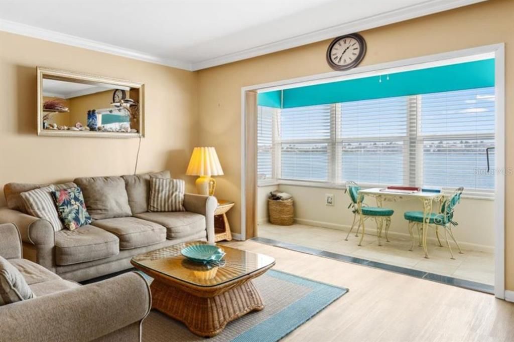 En Venta: $220,000 (2 camas, 2 baños, 1034 Pies cuadrados)