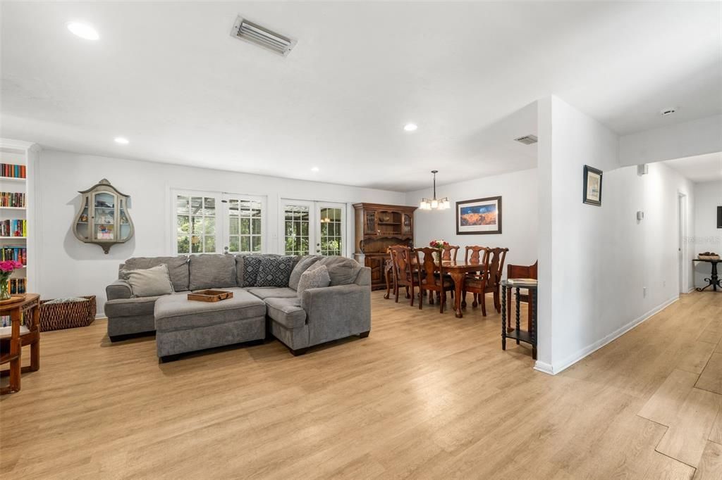 Activo con contrato: $380,000 (3 camas, 2 baños, 1900 Pies cuadrados)