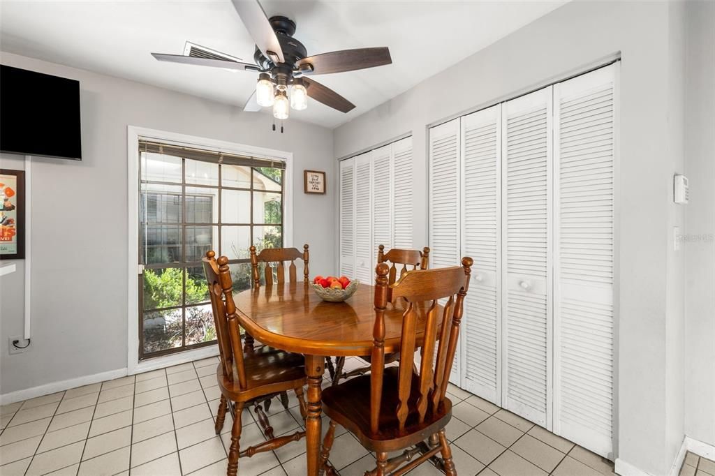 Activo con contrato: $380,000 (3 camas, 2 baños, 1900 Pies cuadrados)
