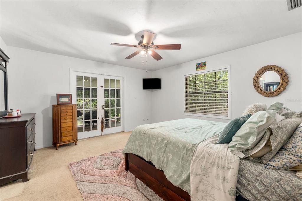 Activo con contrato: $380,000 (3 camas, 2 baños, 1900 Pies cuadrados)