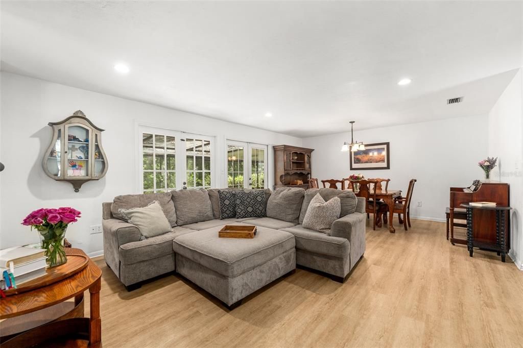 Activo con contrato: $380,000 (3 camas, 2 baños, 1900 Pies cuadrados)