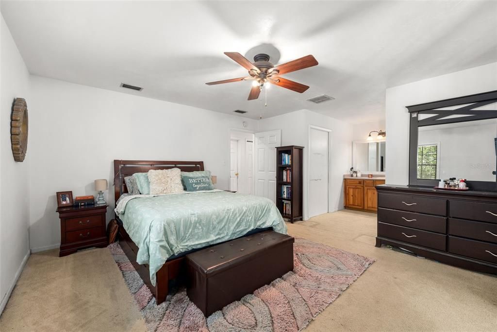 Activo con contrato: $380,000 (3 camas, 2 baños, 1900 Pies cuadrados)