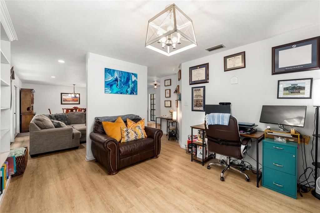 Activo con contrato: $380,000 (3 camas, 2 baños, 1900 Pies cuadrados)