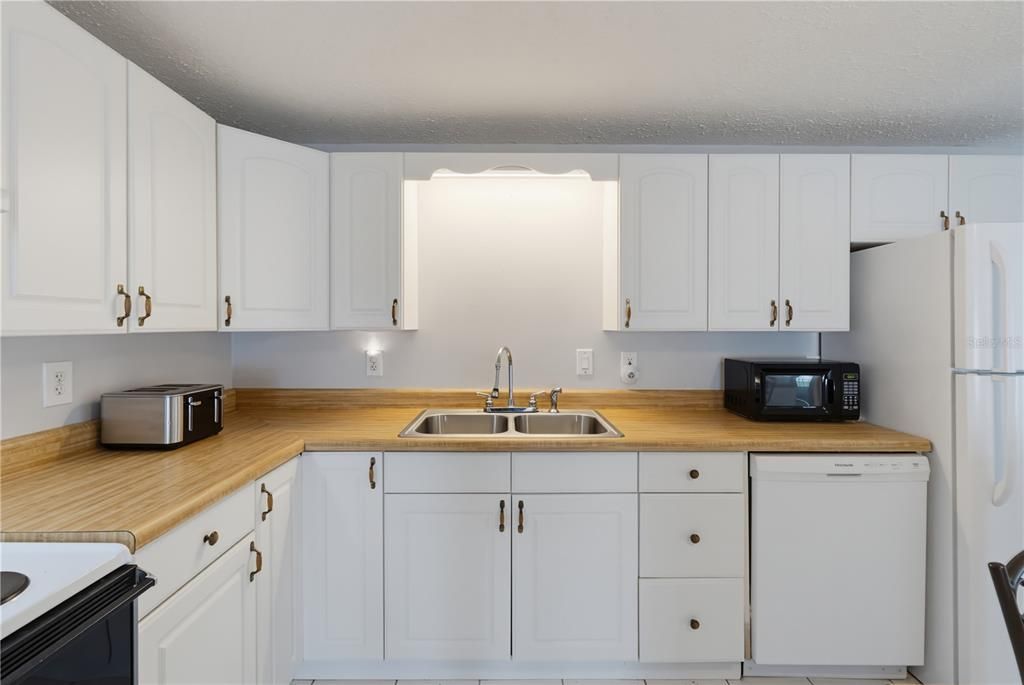 For Sale: $125,000 (3 beds, 1 baths, 768 Square Feet)