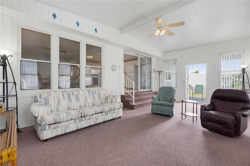 For Sale: $125,000 (3 beds, 1 baths, 768 Square Feet)