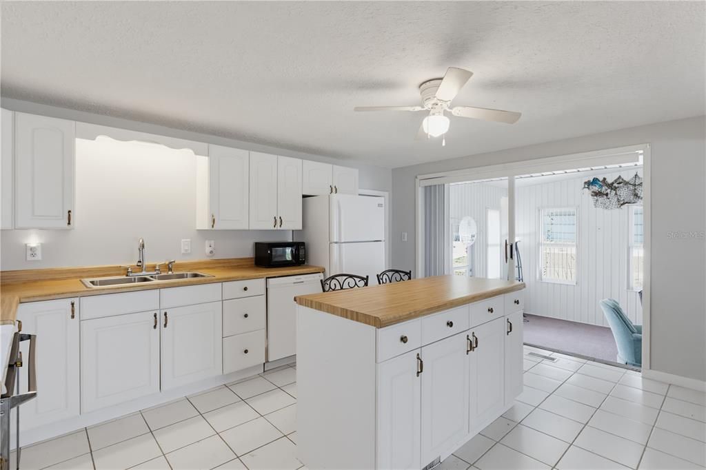 For Sale: $125,000 (3 beds, 1 baths, 768 Square Feet)