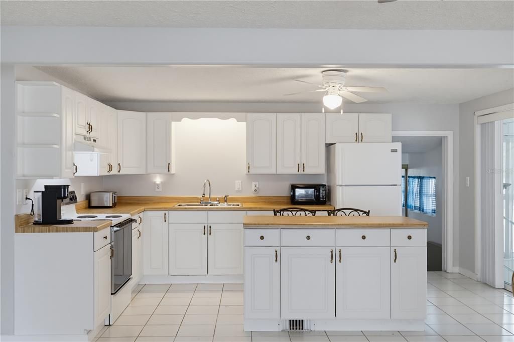 For Sale: $125,000 (3 beds, 1 baths, 768 Square Feet)