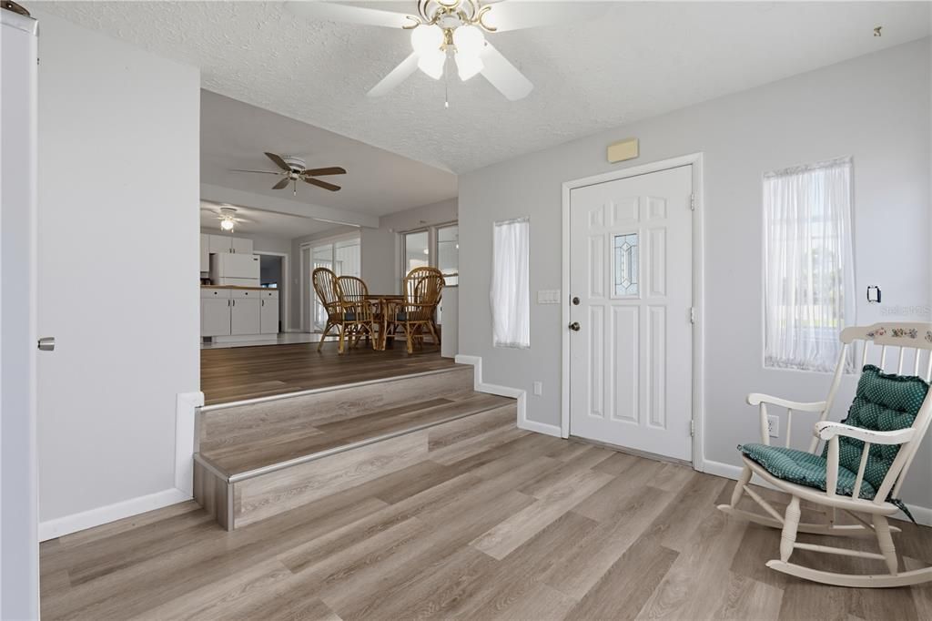 For Sale: $125,000 (3 beds, 1 baths, 768 Square Feet)