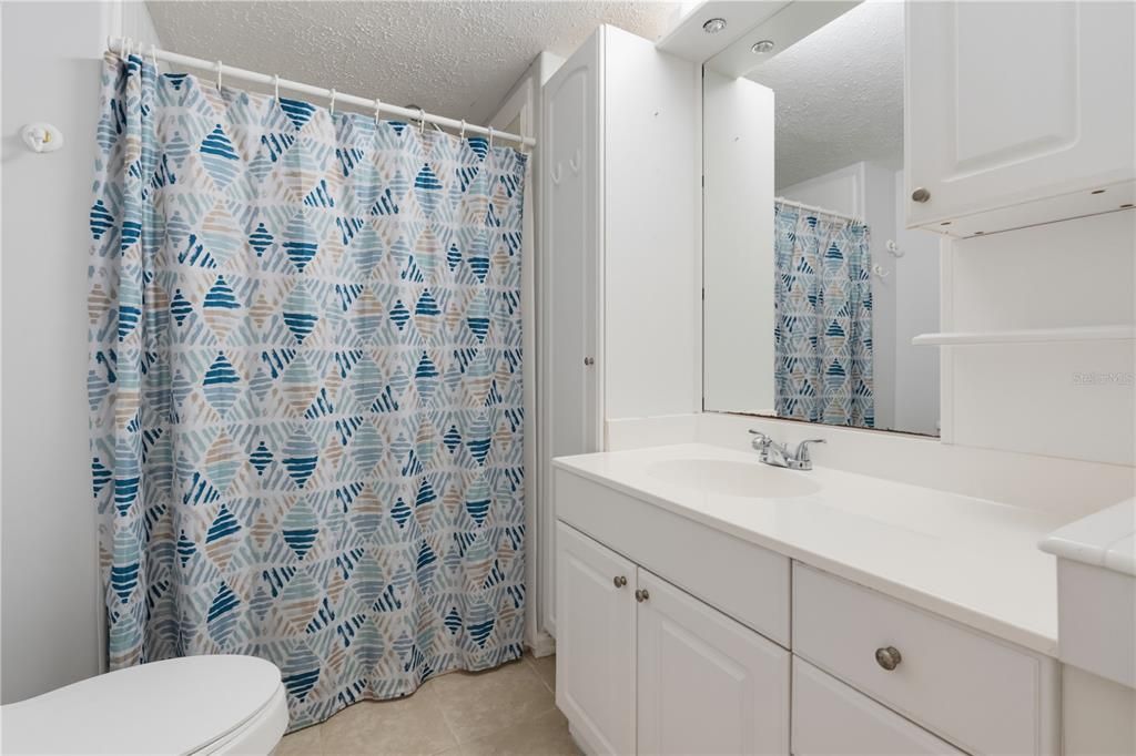 For Sale: $125,000 (3 beds, 1 baths, 768 Square Feet)