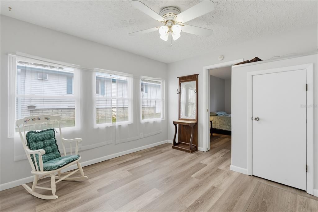 For Sale: $125,000 (3 beds, 1 baths, 768 Square Feet)