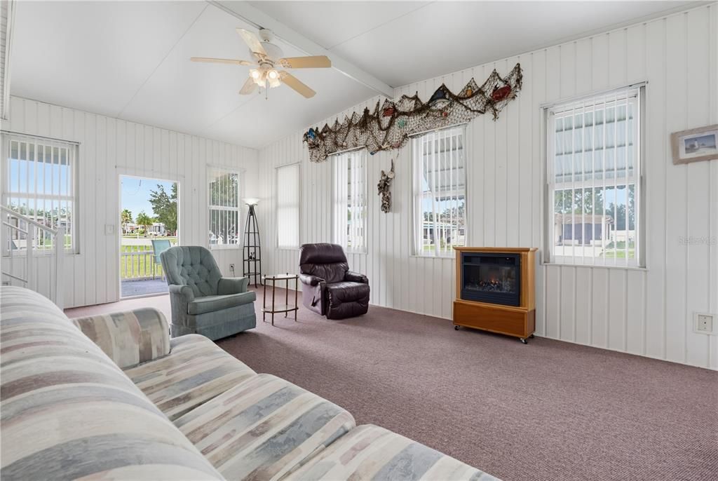 For Sale: $125,000 (3 beds, 1 baths, 768 Square Feet)