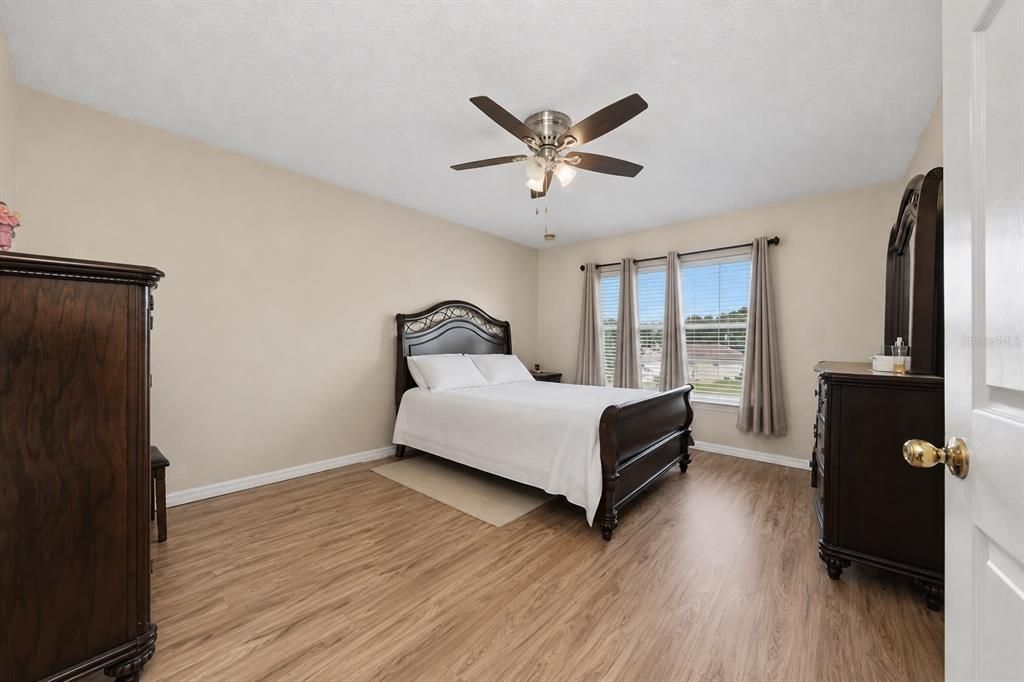 For Sale: $385,000 (4 beds, 3 baths, 2571 Square Feet)