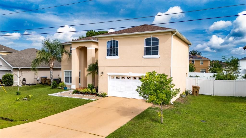 For Sale: $385,000 (4 beds, 3 baths, 2571 Square Feet)