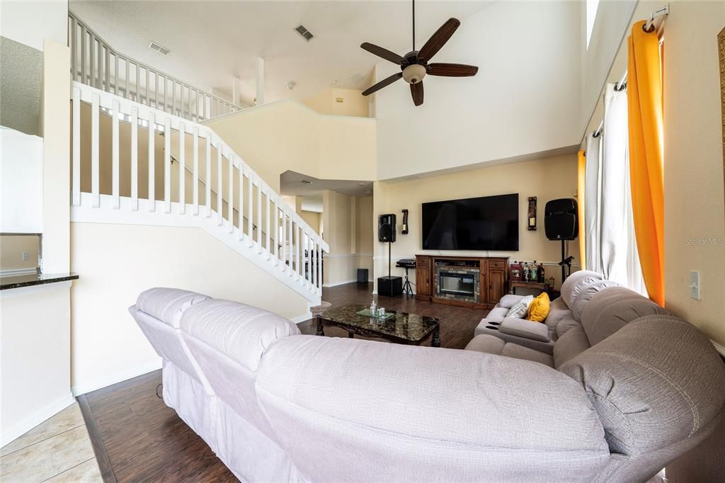 For Sale: $385,000 (4 beds, 3 baths, 2571 Square Feet)