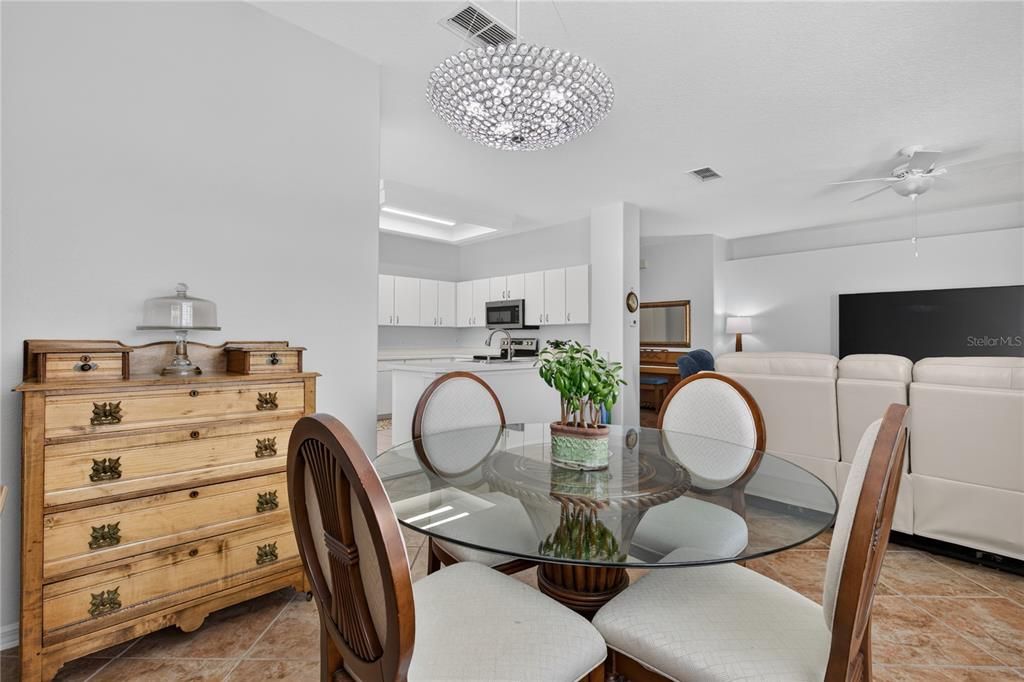 На продажу: $349,900 (3 спален, 2 ванн, 1782 Квадратных фут)