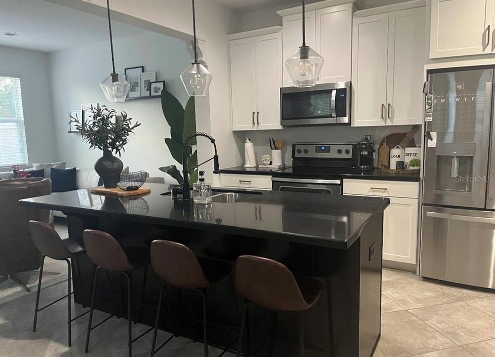 For Rent: $2,585 (3 beds, 2 baths, 1555 Square Feet)