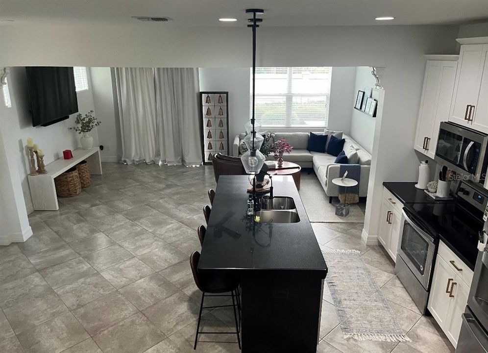 For Rent: $2,585 (3 beds, 2 baths, 1555 Square Feet)