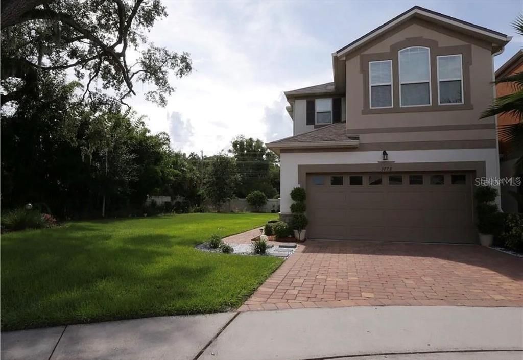 For Rent: $2,585 (3 beds, 2 baths, 1555 Square Feet)