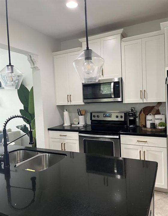 For Rent: $2,585 (3 beds, 2 baths, 1555 Square Feet)