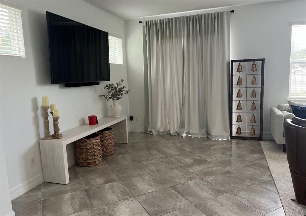 For Rent: $2,585 (3 beds, 2 baths, 1555 Square Feet)